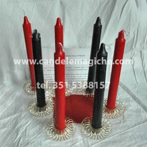 rito nigeriano con candele rosse e nere