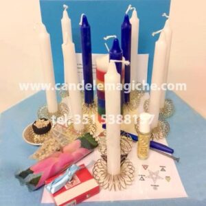 set di candele bianche e blu per effettuare il rito voodoo