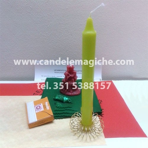 candela verde per il rito propiziatorio di giulietta e romeo