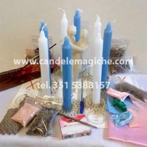 candele bianche e blu per incantesimo di protezione per la coppia