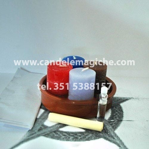 quattro candele colorate per fare il rituale "solo io per te e niente più"