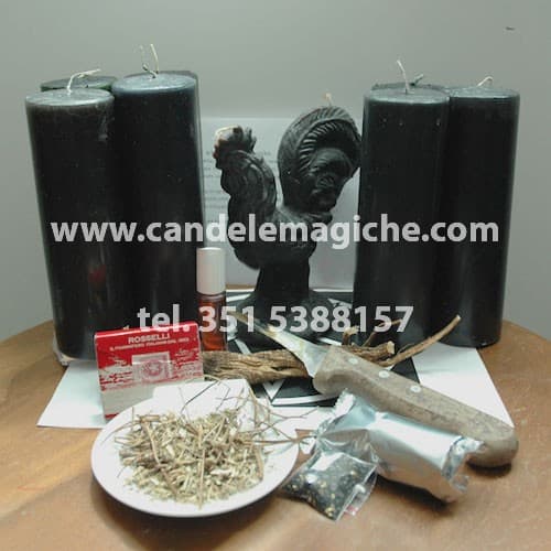 gallina in cera nera e ceri per il rituale della gallina nera