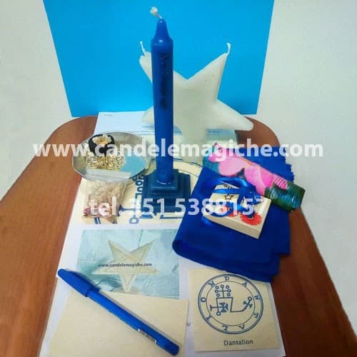 candela azzurra per il rito luciferiano di dantalian