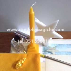 candela gialla e candela a forma di stella per il rituale luciferiano di sorath