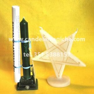 una candela verde ed una candela a forma di stella per il rito planetario di venere