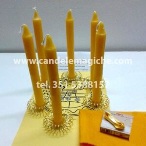 set di candele cilindriche gialle per il rituale di fine anno