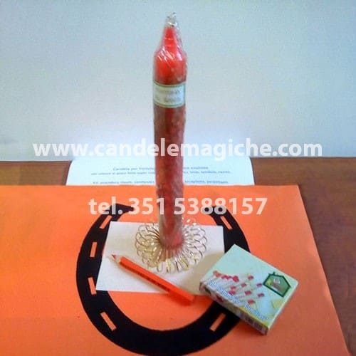 candela con erbe per rituale per vincere al gioco