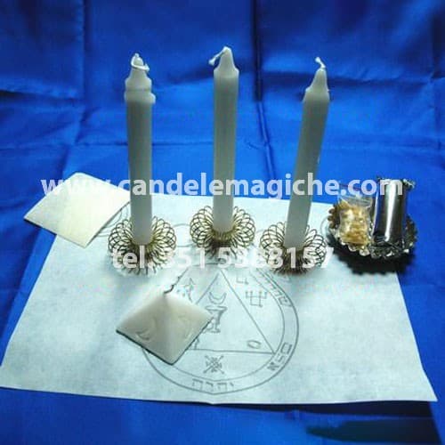 tre candele bianca per il rituale salomonico della luna