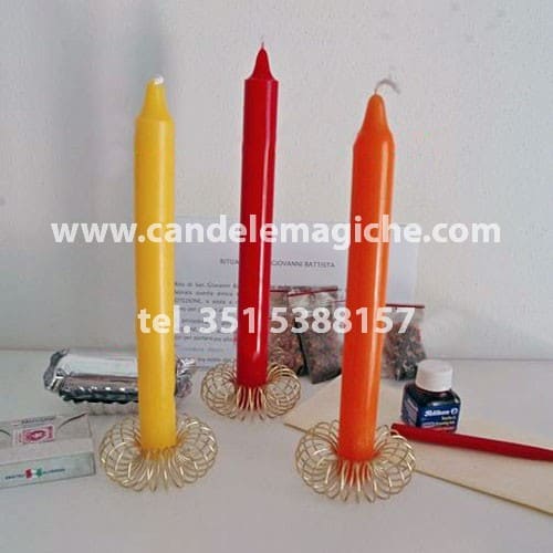 tre candele, gialla rossa e arancione per rituale di san giovanni battista