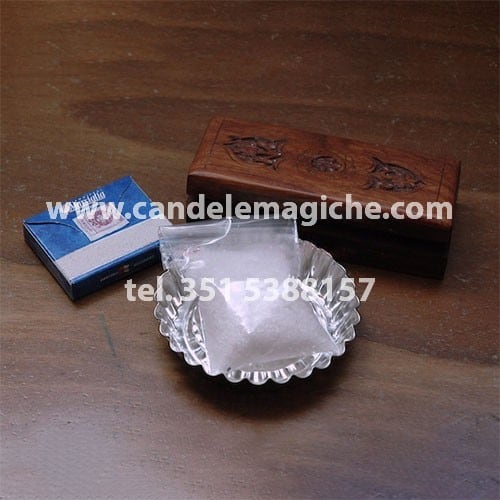 sale consacrato e occorrente per svolgere il rito per allontanare le negatività