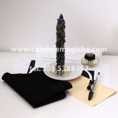 candela maledetta e occorrente per il rito di magia nera medievale