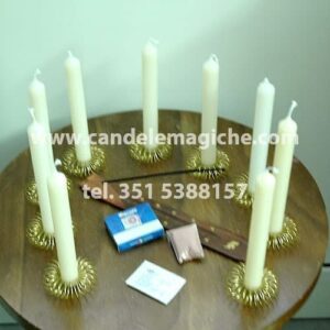 set di candele bianche per invocare il rituale della crociata