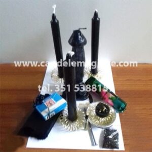 candela nera a forma di fallo per svolgere il rituale del fallo nero