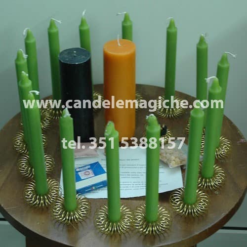 set di candele necessarie all'esecuzione del rituale della mano dei poteri