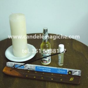 candela bianca e oli per svolgere il rituale Oxalà