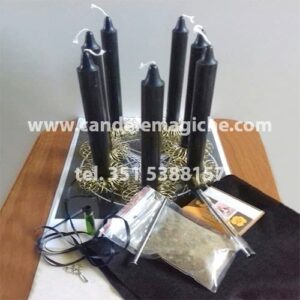 set di candele e accessori per svolgere il rituale voodoo di sofferenza