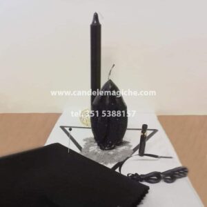 candela a forma di vulva per svolgere il rituale della vulva nera
