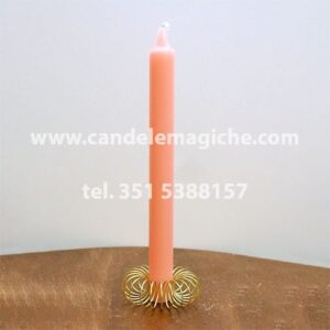 candela cilindrica di colore rosa