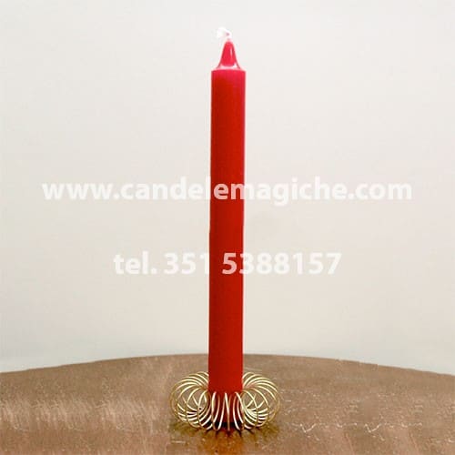 candela cilindrica di colore rosso