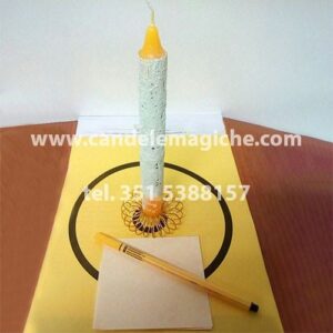 candela cilindrica gialla per rito solare