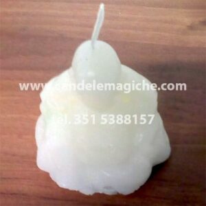 candela a forma di buddha di colore bianco