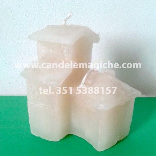 candela a forma di casa di colore bianco