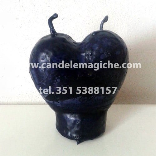 candela a forma di cuore in cera nera