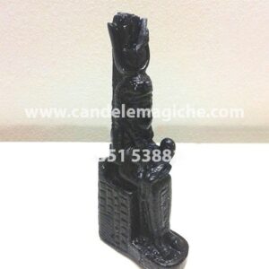 candela a forma di statuetta della dea iside di colore nero