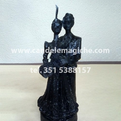 candela a forma di coppia di sposi di colore nero