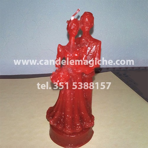 candela raffigurante gli sposi di colore rosso
