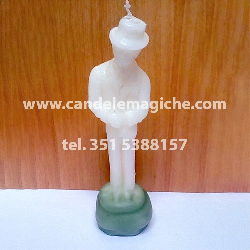 candela a forma di statuetta di ze pelintra