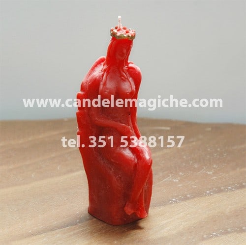 candela rossa raffigurante la statuetta di pomba gira rainha