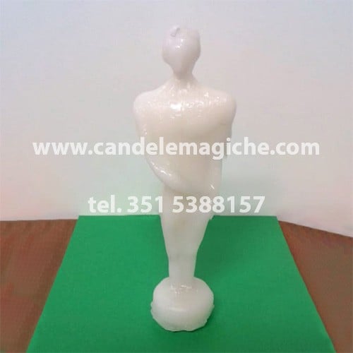 candela figurata della statuetta di uomo di colore bianco
