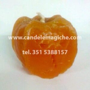 candela a forma di zucca per riti di halloween