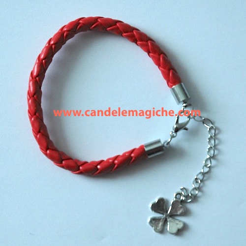 bracciale con ciondolo a forma di quadrifoglio