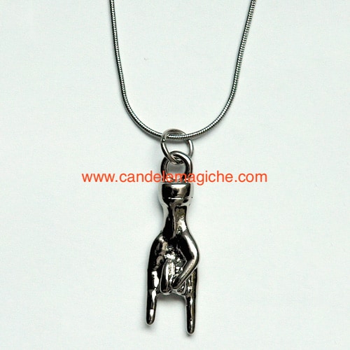 collana con ciondolo a forma di mano con corna di colore silver