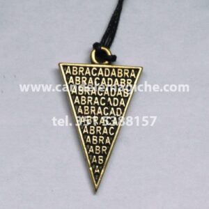 talismano magico abracadabra di forma triangolare