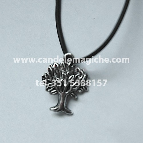 piccolo talismano raffigurante l'albero dell'abbondanza