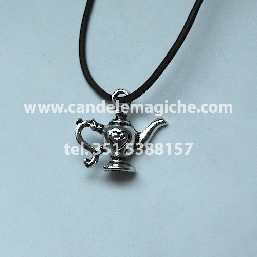 talismano con ciondolo a forma di lampada magica