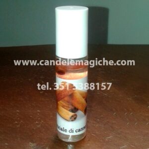 bottiglietta di olio essenziale di cannella