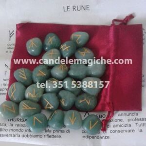 rune in avventurina verde con incisione della runa